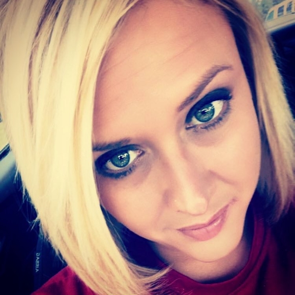 Meet your Posher, Sloane - Picture 1 of 1